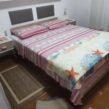 Apartamento Maricic 200 Meters From The *