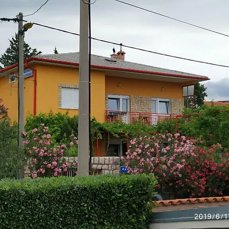 Apartamento Maricic 200 Meters From The *