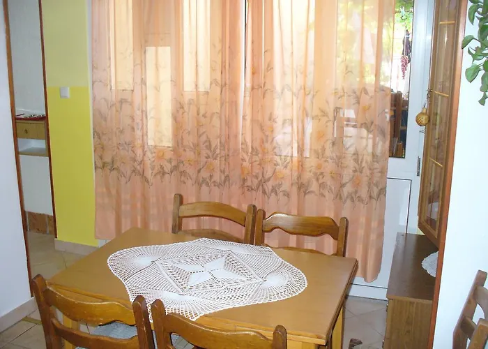 Lejlighed Maricic 200 Meters From The Novi Vinodolski