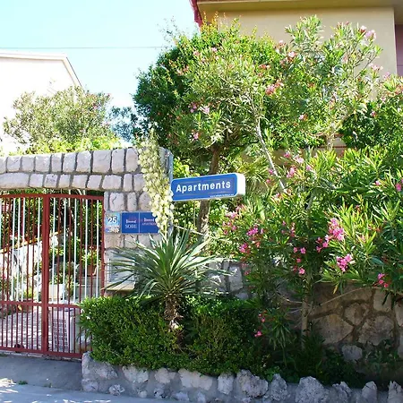 Apartman Maricic 200 Meters From The
